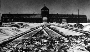 Příjezdová brána do Osvětimi-Birkenau